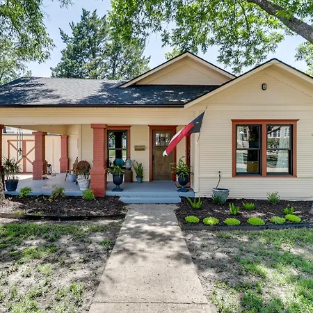 Home 1 Mi To Historic Dtwn Waxahachie And Trails